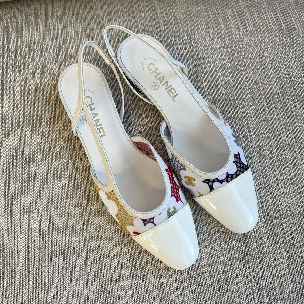 CHANEL Guipure Patent Embroidered Floral Cap Toe CC Slingback Flats